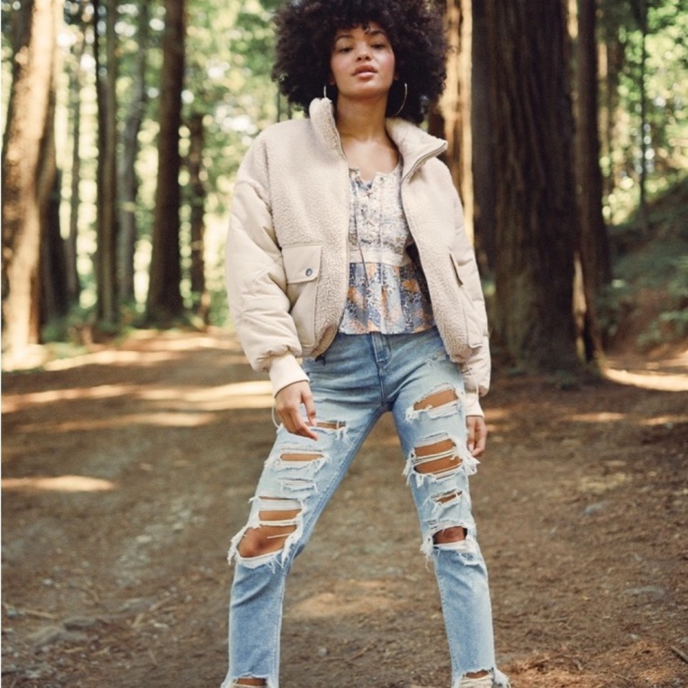 AE destressed light Wash denim jeans ( New without tags)